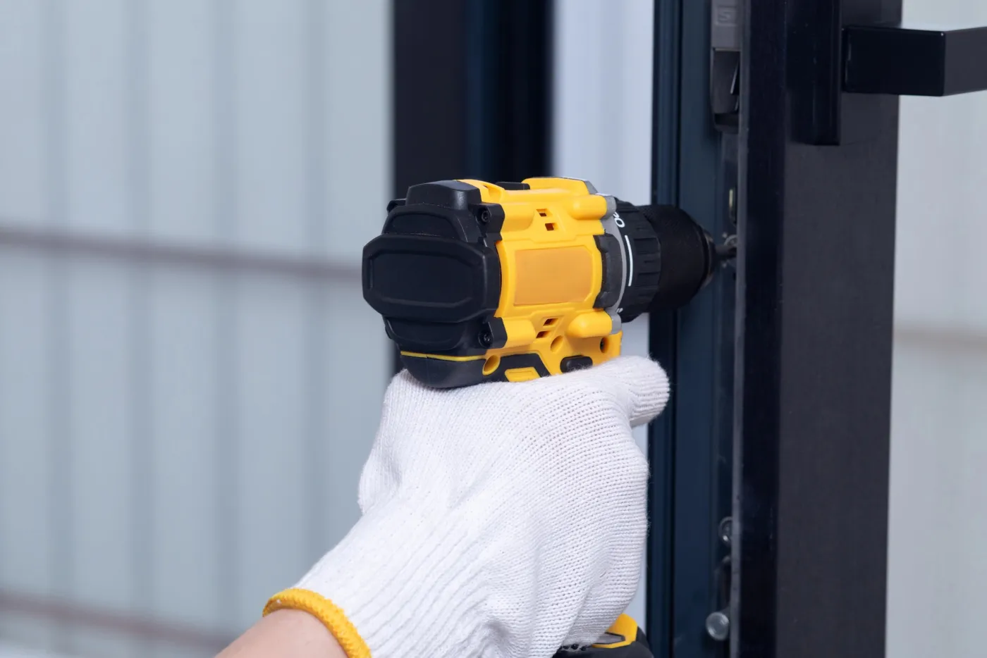 Point de fermeture sur porte aluminium